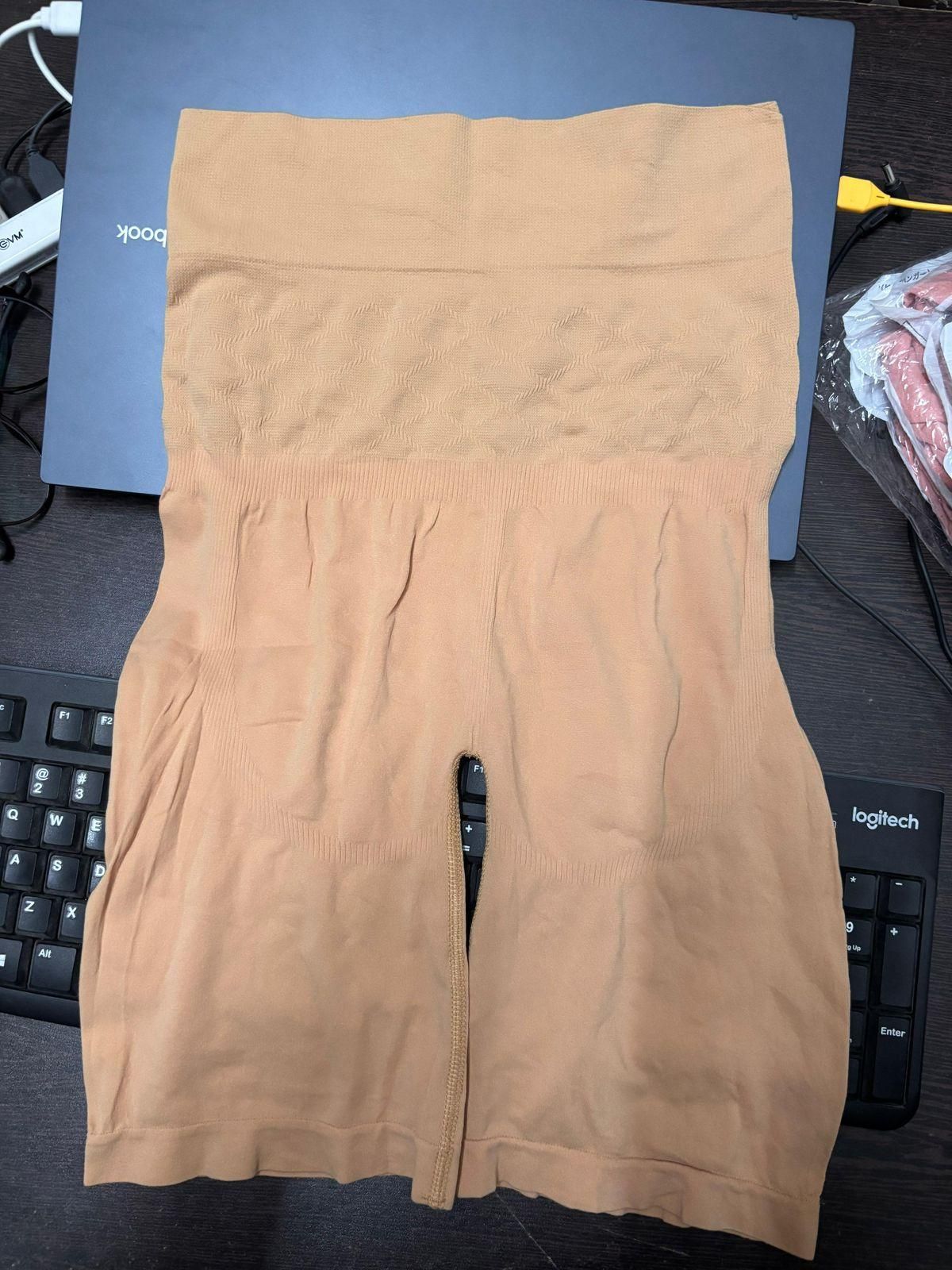 4-इन-1 शेपर - त्वरित स्लिम आकार पहनने वाला पेट, पीठ, जांघ, कूल्हे - काला / प्रभावी सीमलेस टमी टकर