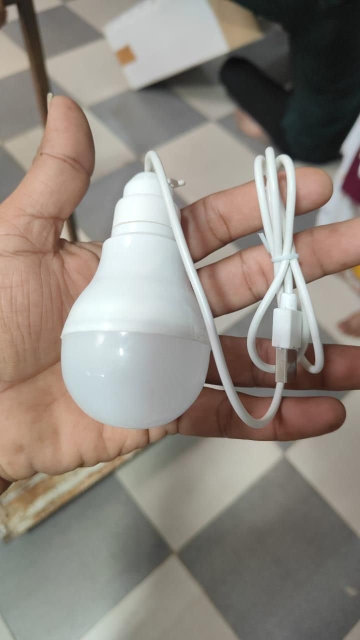 आउटडोर कैम्पिंग के लिए आपातकालीन USB LED बल्ब